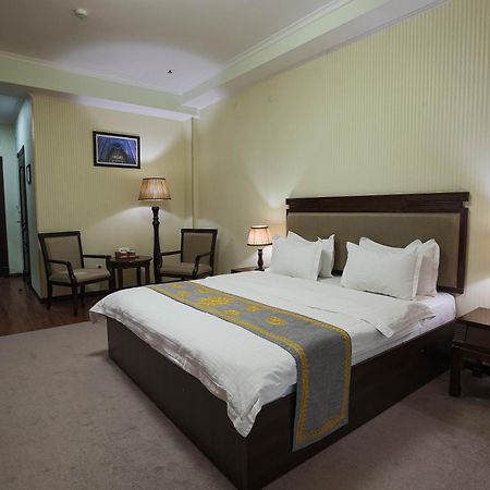 Hotel Zargaron Plaza Bukhara Esterno foto