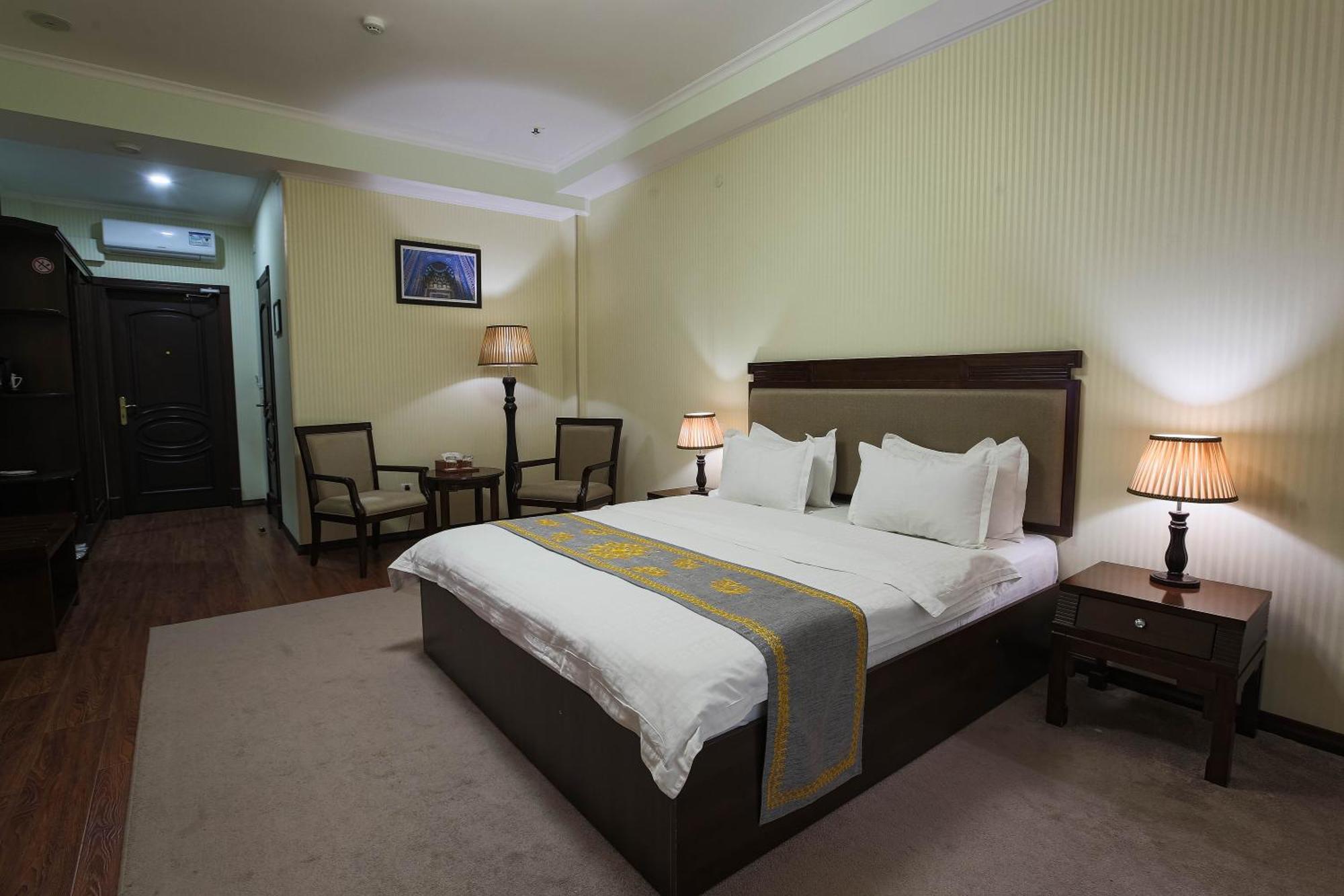 Hotel Zargaron Plaza Bukhara Esterno foto