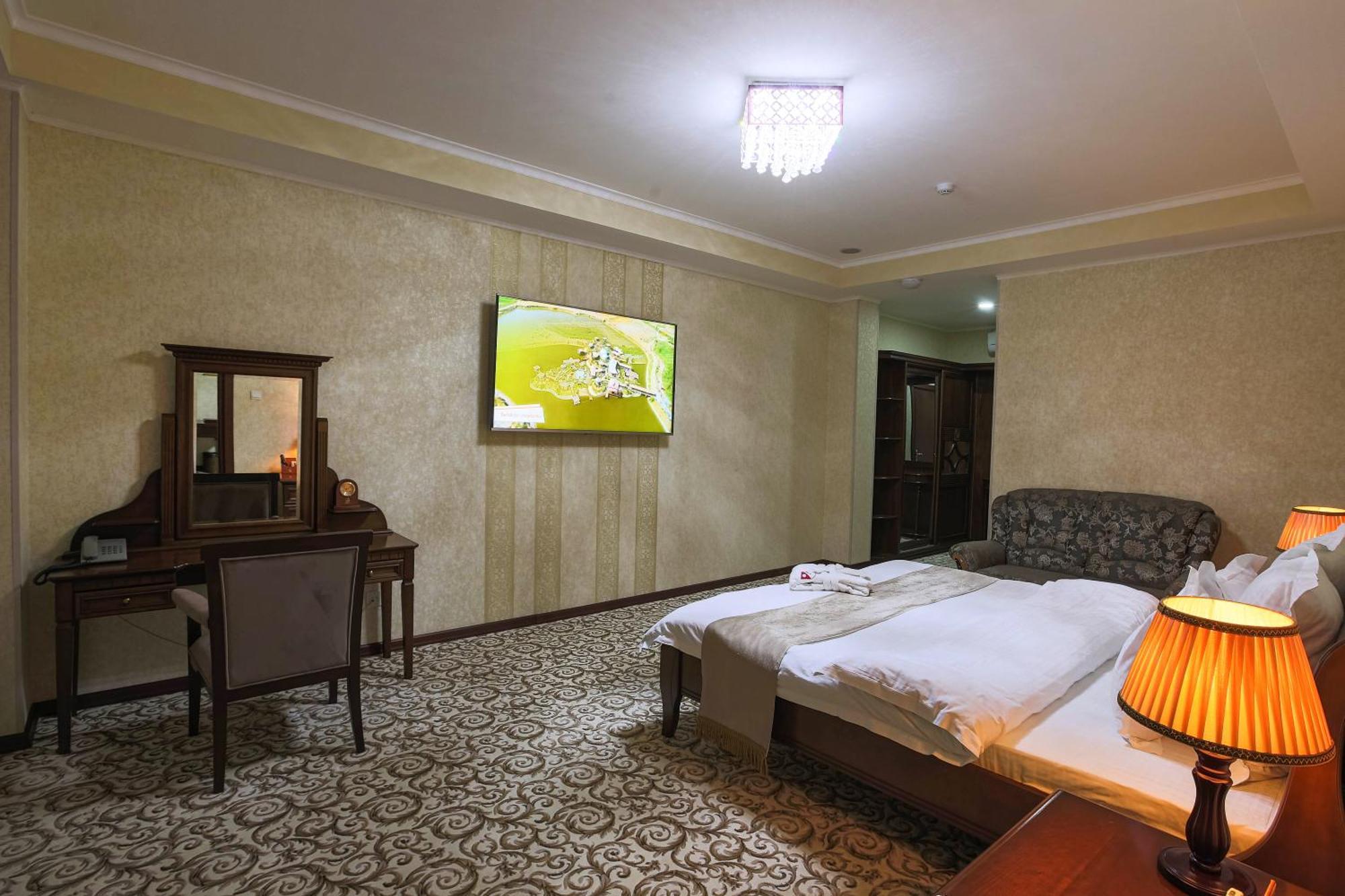 Hotel Zargaron Plaza Bukhara Esterno foto