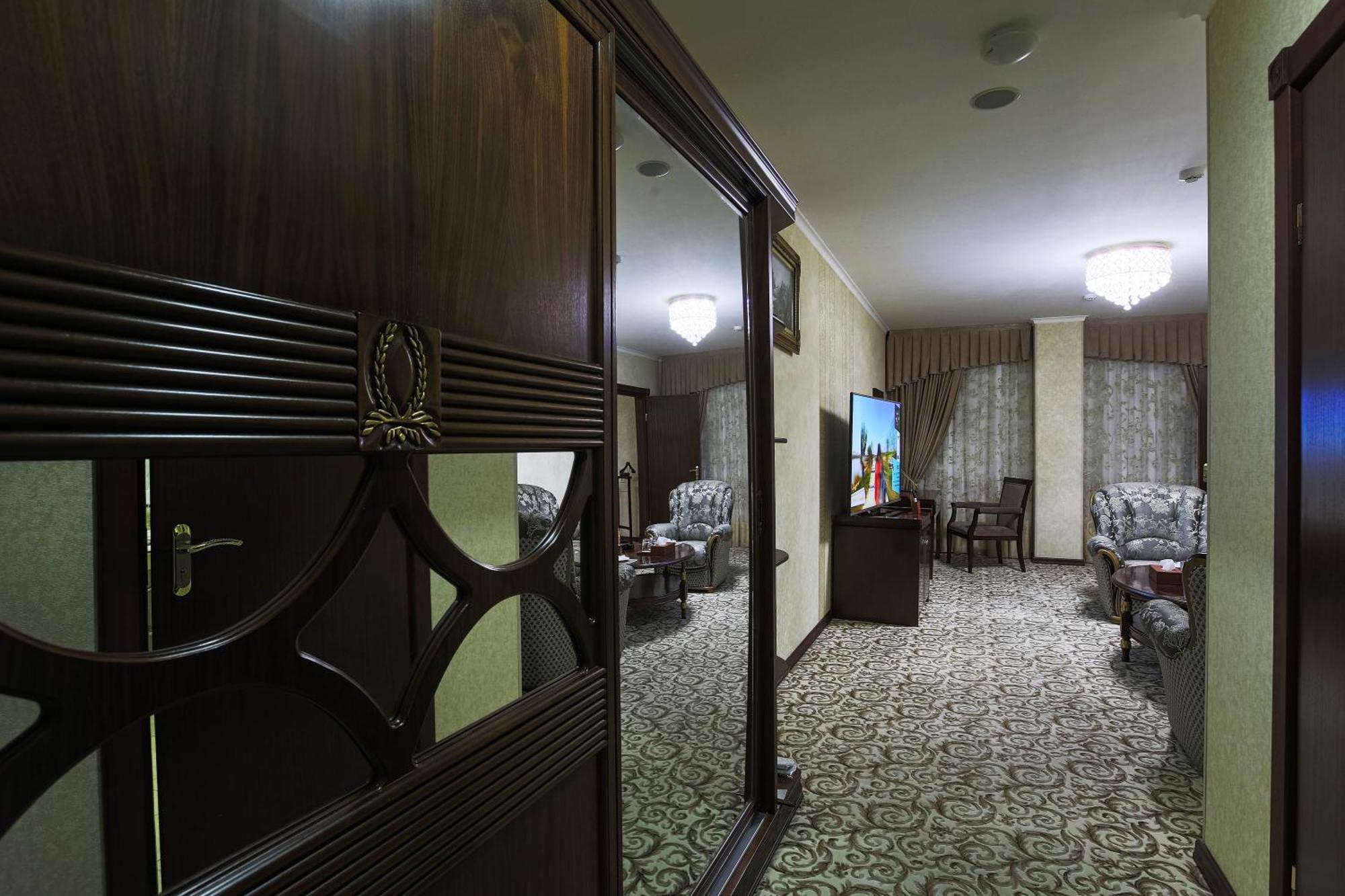 Hotel Zargaron Plaza Bukhara Esterno foto