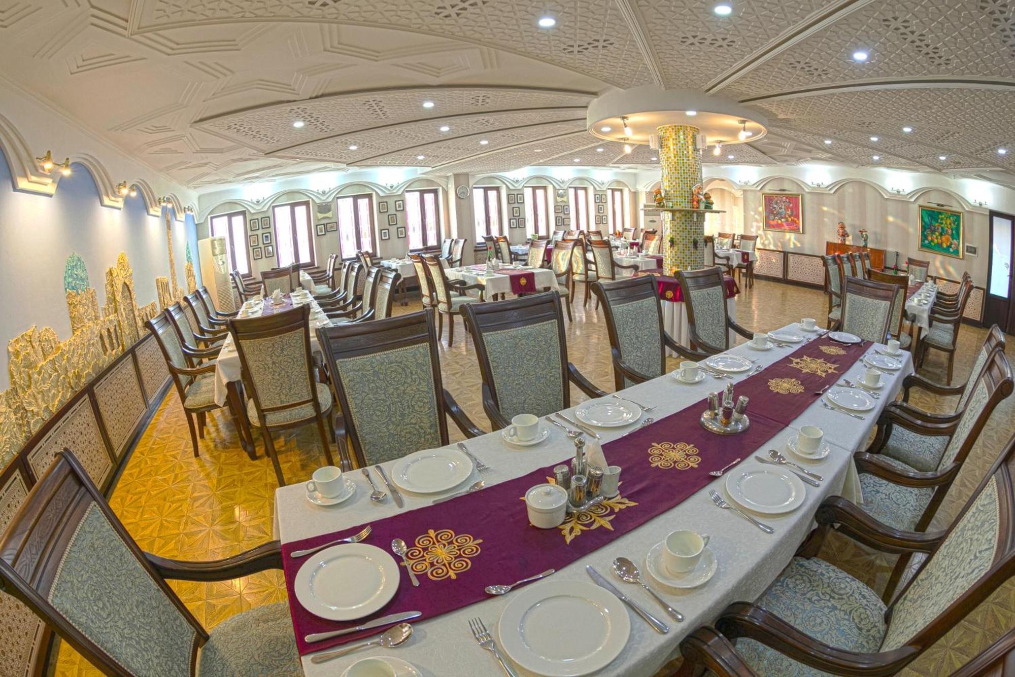 Hotel Zargaron Plaza Bukhara Esterno foto