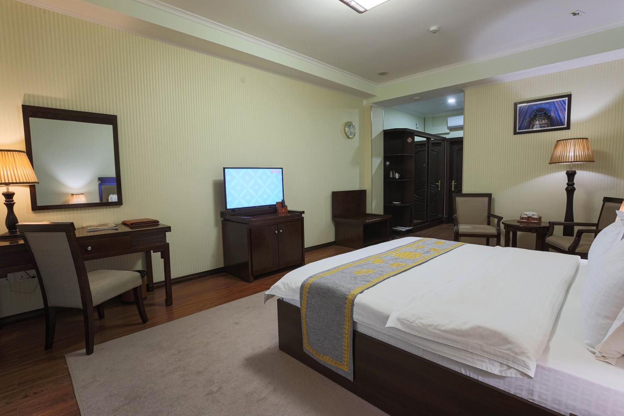 Hotel Zargaron Plaza Bukhara Esterno foto