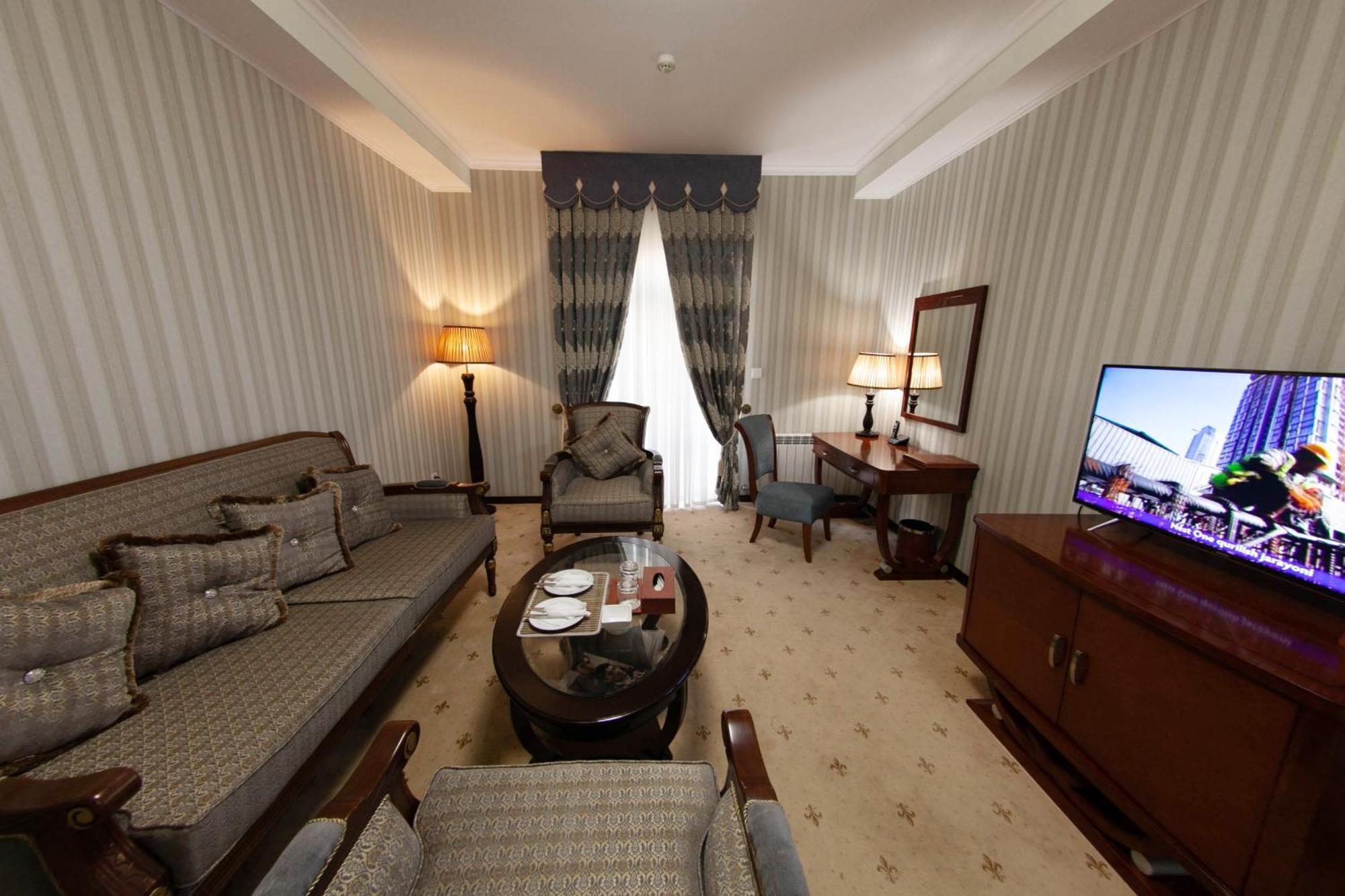 Hotel Zargaron Plaza Bukhara Esterno foto