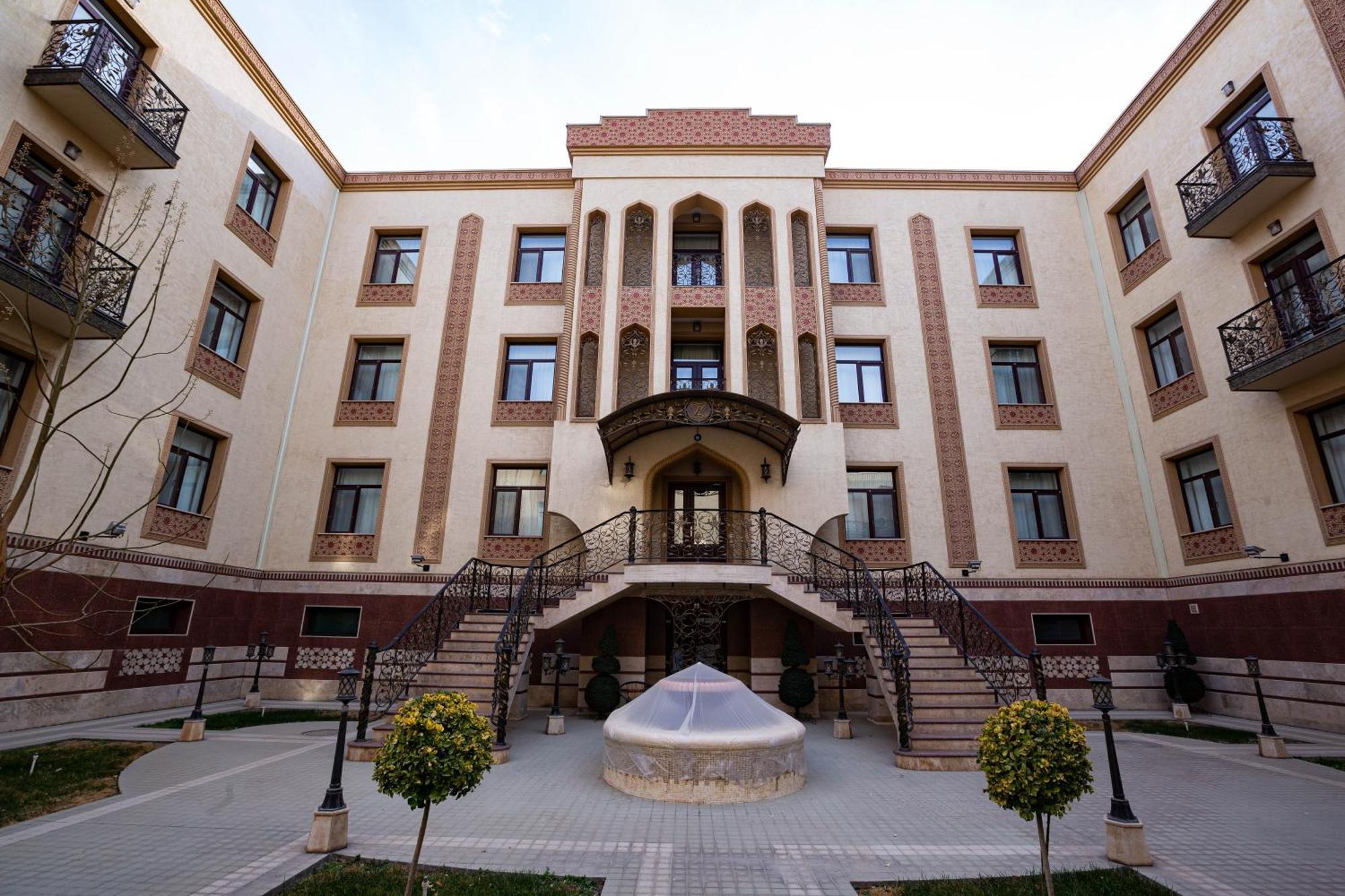Hotel Zargaron Plaza Bukhara Esterno foto