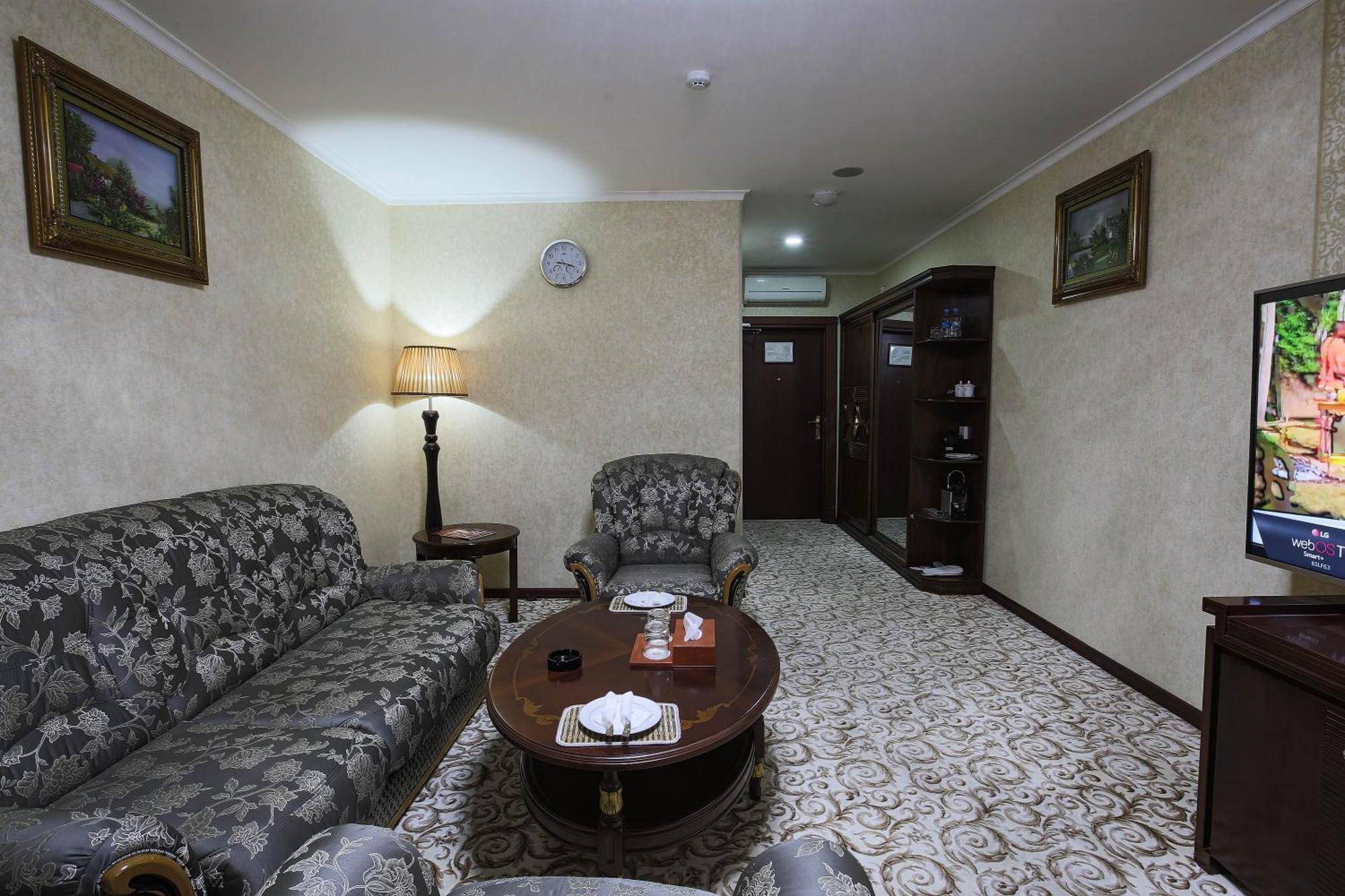 Hotel Zargaron Plaza Bukhara Esterno foto