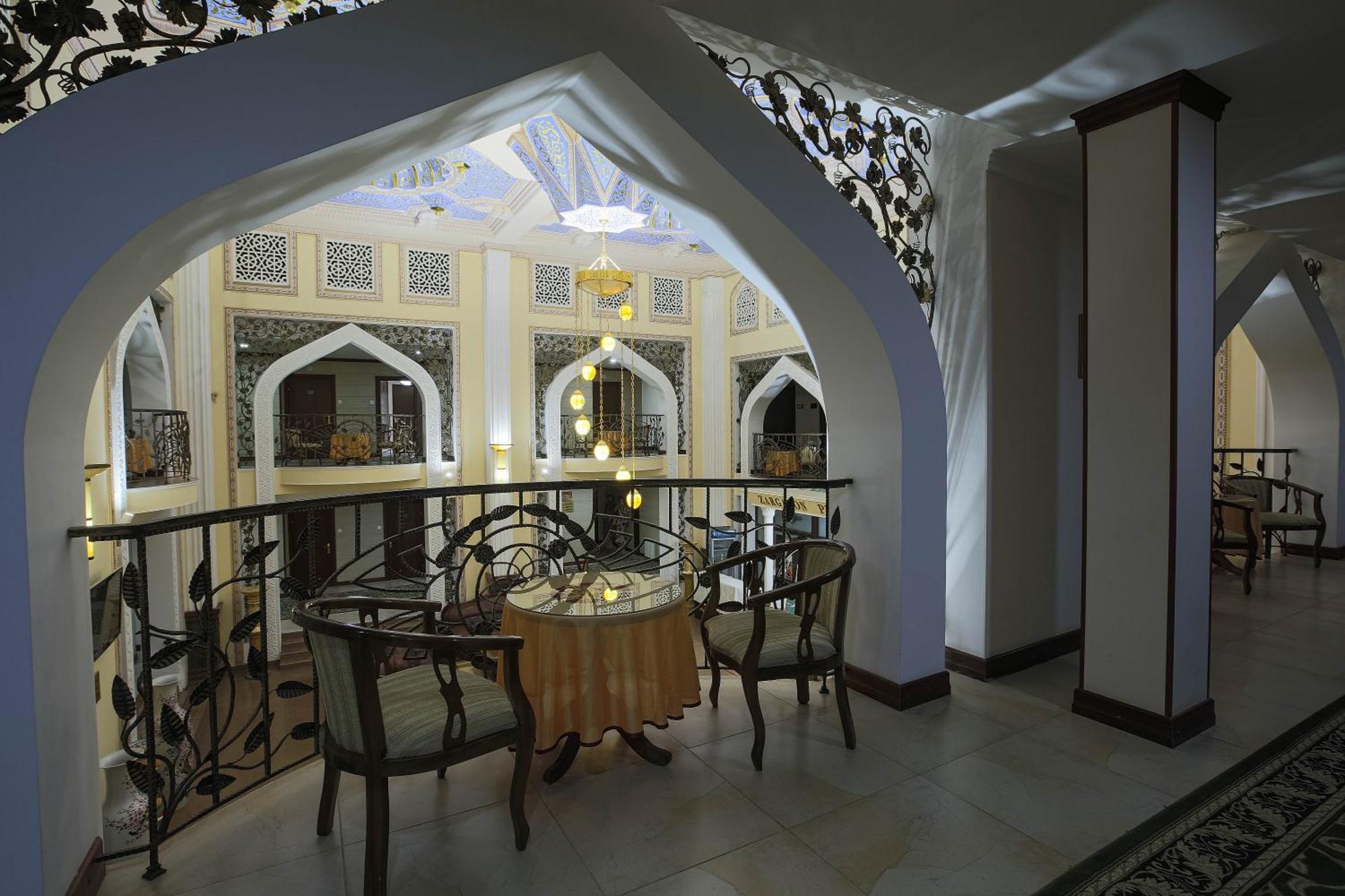 Hotel Zargaron Plaza Bukhara Esterno foto