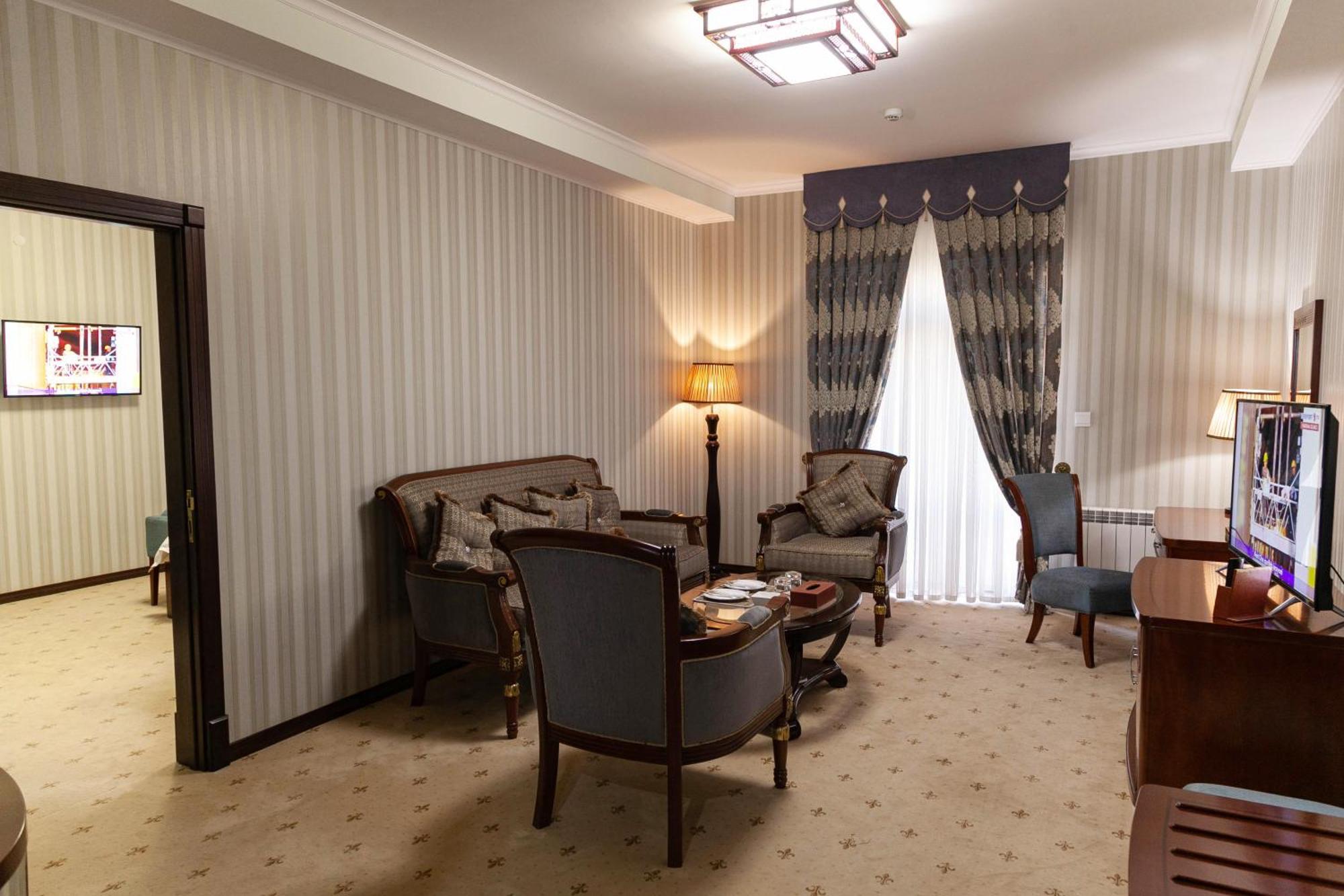 Hotel Zargaron Plaza Bukhara Esterno foto
