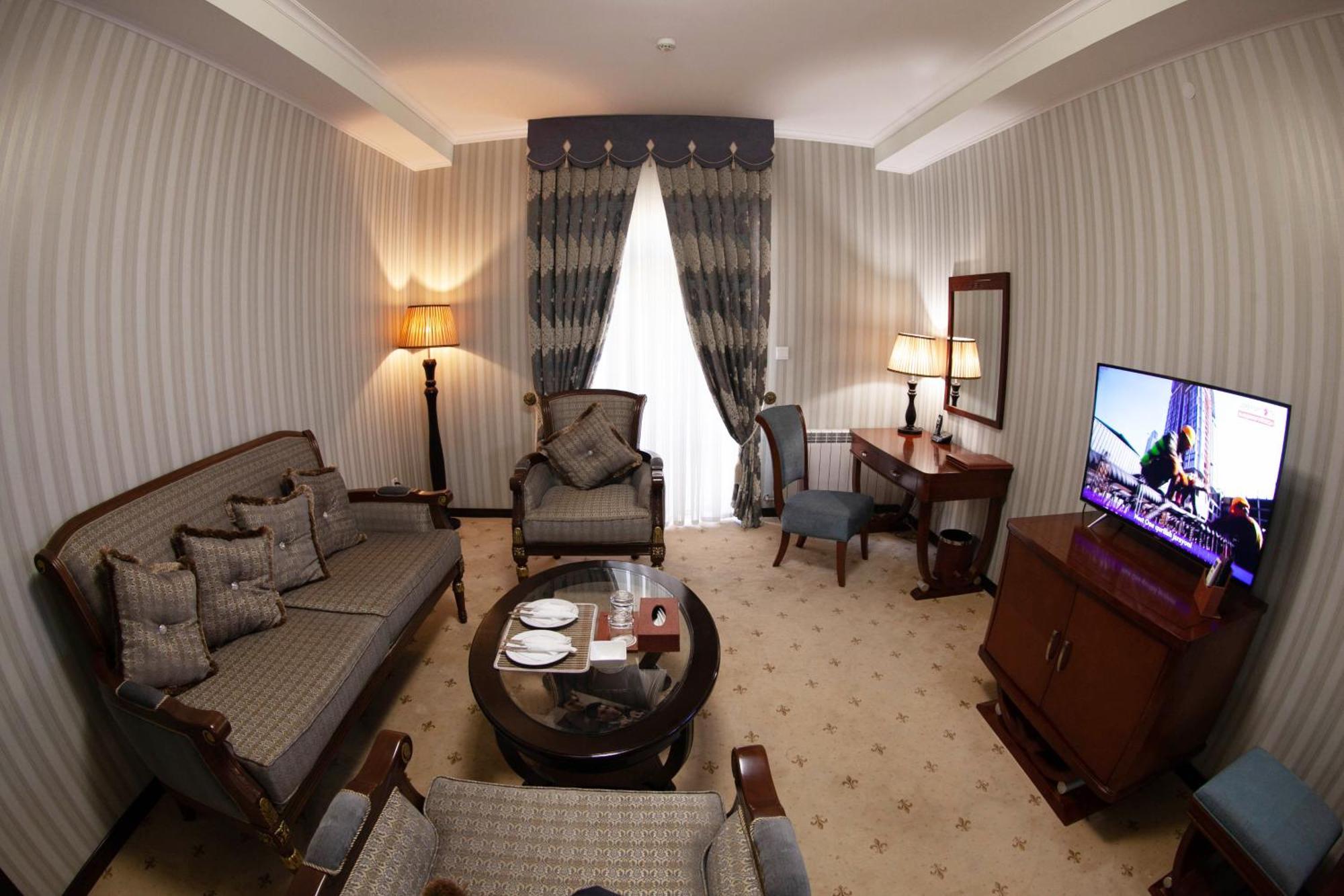 Hotel Zargaron Plaza Bukhara Esterno foto