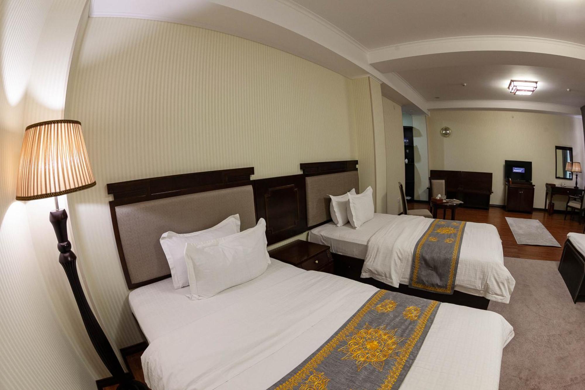 Hotel Zargaron Plaza Bukhara Esterno foto