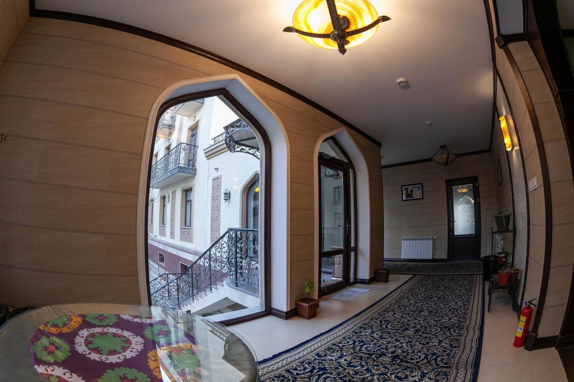 Hotel Zargaron Plaza Bukhara Esterno foto