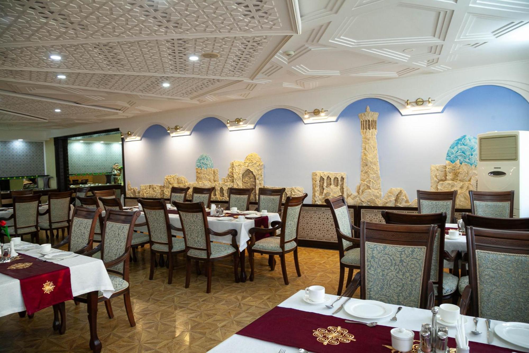 Hotel Zargaron Plaza Bukhara Esterno foto